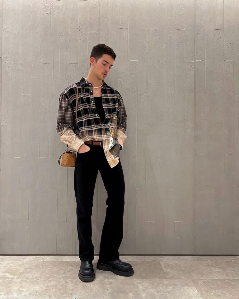 SELF EXPRESSION: MANU RÍOS