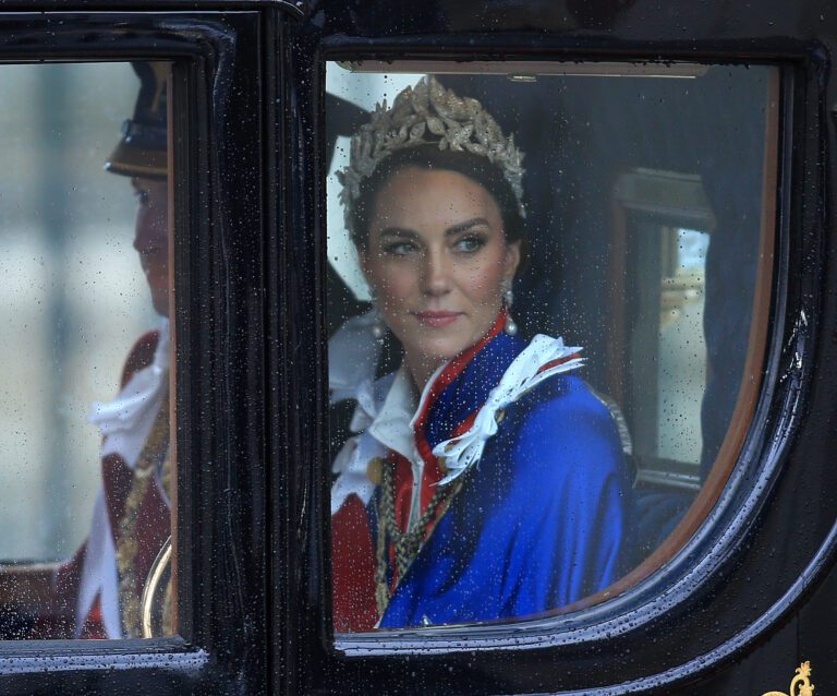 KATE MIDDLETON HOMENAJEÓ A ELIZABETH II Y LADY DI EN WESTMINSTER
